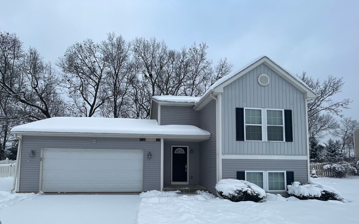 6971 Annandale Dr in Kalamazoo, MI - Foto de edificio