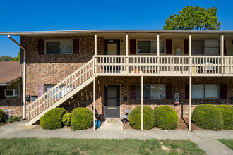 Camelot Village Condominiums in Chapel Hill, NC - Building Photo - Building Photo