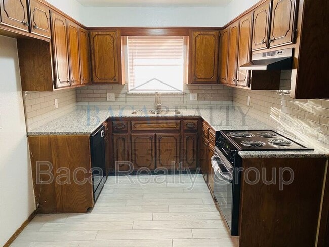 property at 305 S 5th St