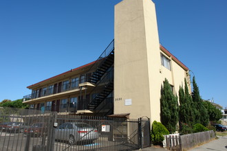 StudioOakland Apartments in Oakland, CA - Building Photo - Building Photo