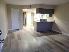 3701 Thomas Ave-Unit -4 in North Las Vegas, NV - Building Photo - Building Photo
