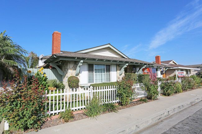 16571 Delton Cir in Huntington Beach, CA - Building Photo - Building Photo