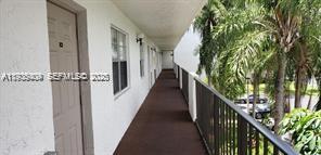 3100 W Rolling Hills Cir in Davie, FL - Building Photo - Building Photo