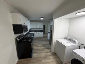 5441 Wales Ave in Fort Worth, TX - Building Photo - Building Photo