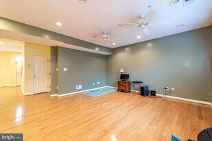 44159 Azalea Ct in California, MD - Building Photo