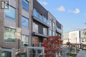 7 Applewood Ln in Toronto, ON - Building Photo - Building Photo