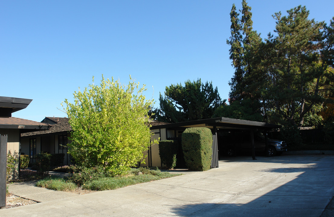 1975 Desert Cir in Walnut Creek, CA - Building Photo