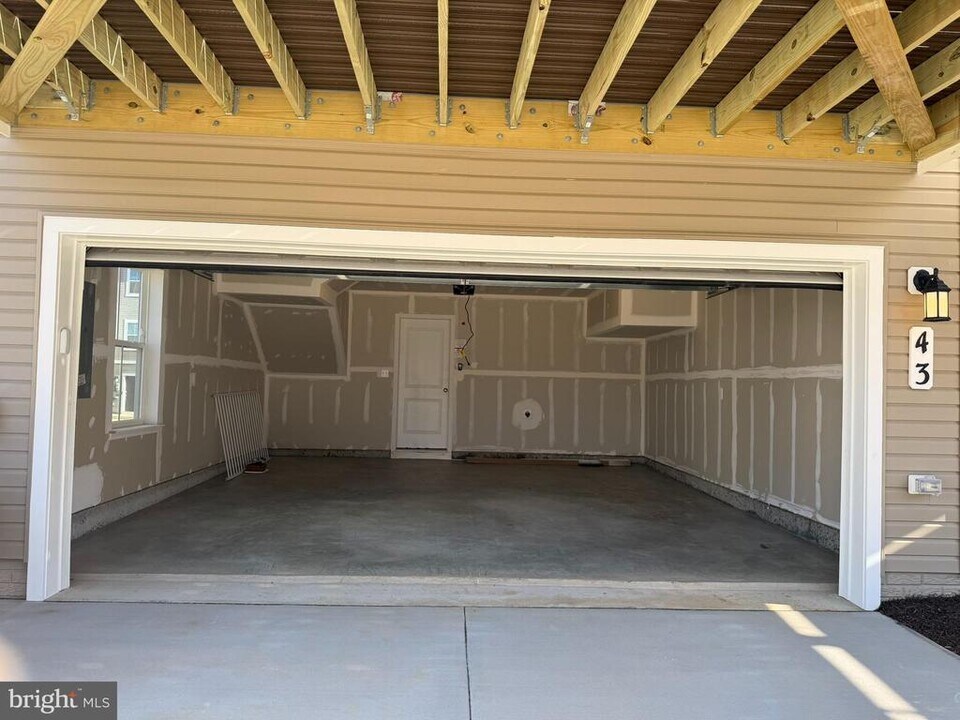 43 Rolling Branch Dr in Ranson, WV - Building Photo