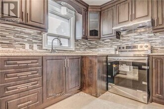 206 Crocus Dr in Toronto, ON - Building Photo - Building Photo