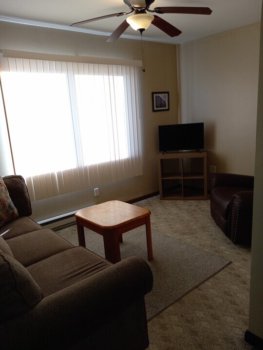 67860 Grade Ave in Bridgeport, OH - Foto de edificio