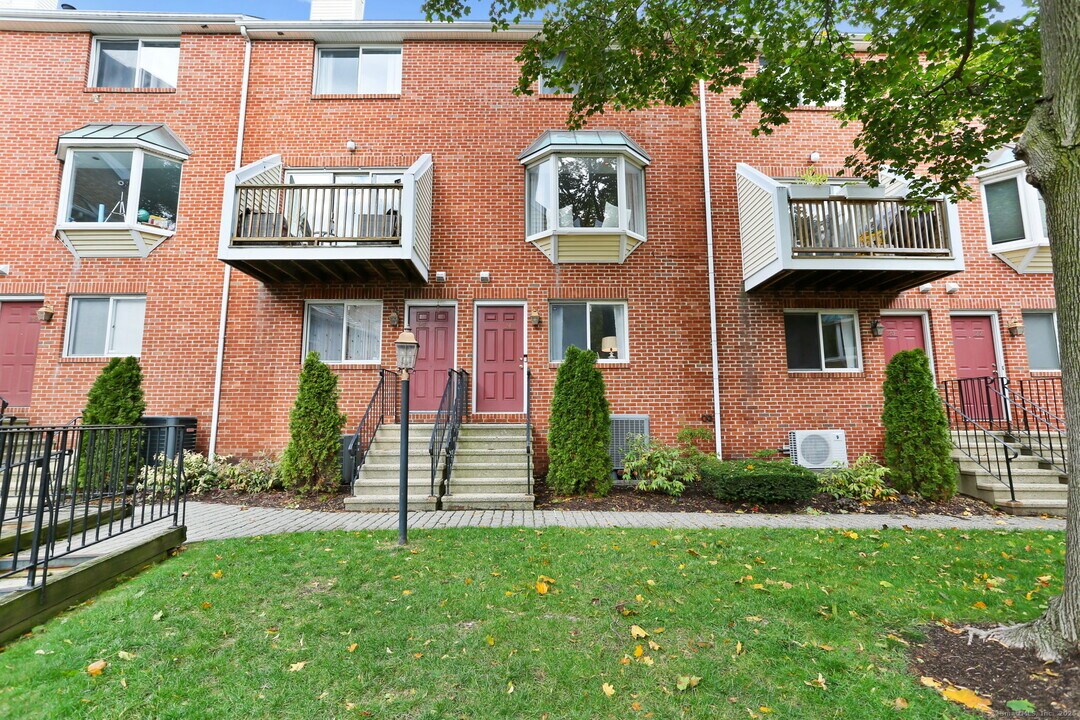 101 Grove St in Stamford, CT - Building Photo