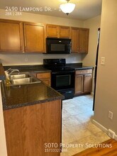 2490 Lampong Dr in St. Louis, MO - Building Photo - Building Photo