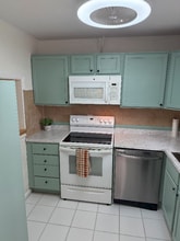 2421 N Oleander Ave in Daytona Beach, FL - Building Photo - Building Photo