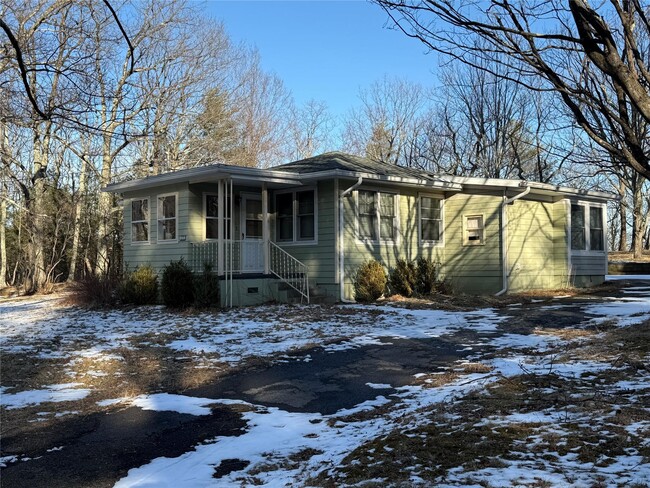 604 Manorville Rd in Saugerties, NY - Building Photo - Building Photo