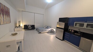 244 Biscayne Blvd in Miami, FL - Building Photo - Building Photo