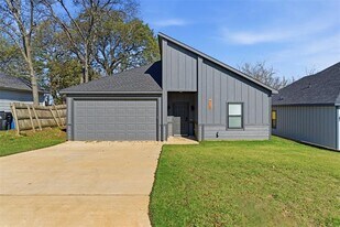 425 Munson St in Denison, TX - Building Photo