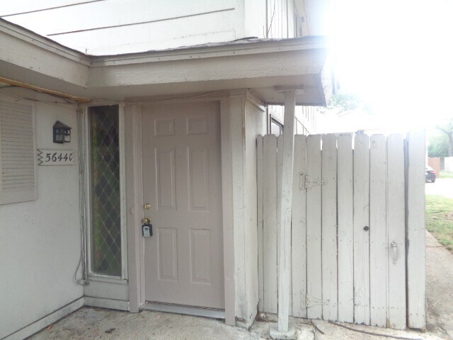 5644 Birchmont Dr in Houston, TX - Building Photo