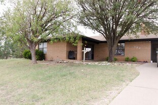 122 Loch Lomond Rd in San Angelo, TX - Building Photo