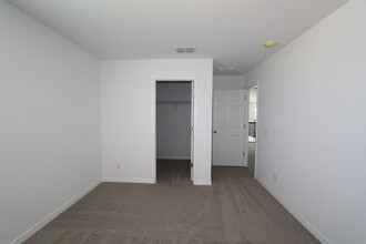 38120 Shale Stone Ct in Zephyrhills, FL - Building Photo - Building Photo