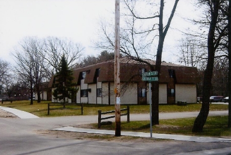 Oakwood Estates Apartments in Isanti, MN - Building Photo - Building Photo