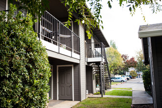 1136 W 1st St in Chico, CA - Building Photo - Interior Photo