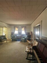 233 E Pine St in Grove City, PA - Building Photo - Building Photo