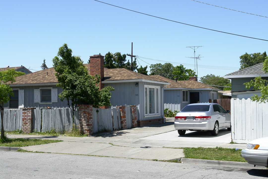 975-977 8th Ave in Redwood City, CA - Building Photo