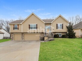 1501 Regency Dr in Kearney, MO - Building Photo