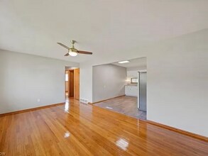 558 Walnut St in Elyria, OH - Building Photo - Building Photo