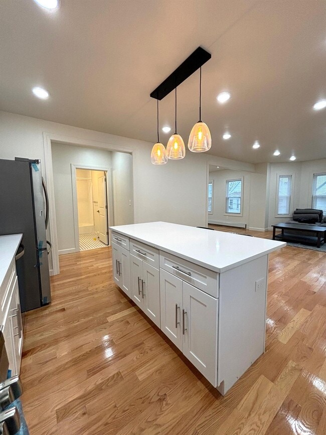9 Bartlett St, Unit 2 in Somerville, MA - Building Photo - Building Photo