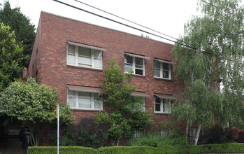 Harrison Court Apartments in Seattle, WA - Building Photo - Building Photo