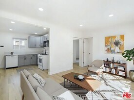 11812 Main St in Los Angeles, CA - Building Photo