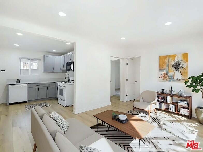 11812 Main St in Los Angeles, CA - Building Photo