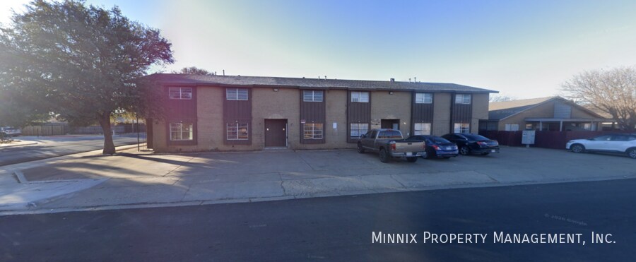 2101 51st St in Lubbock, TX - Foto de edificio