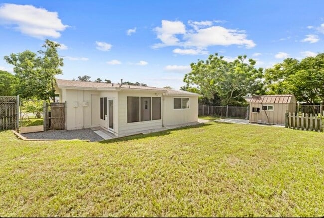 1013 Embassy Ave in Spring Hill, FL - Building Photo - Building Photo