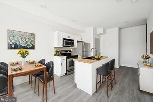 32 S 62nd St in Philadelphia, PA - Building Photo