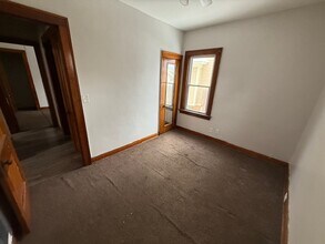 3905 Brooklyn Ave, Unit 1 in Cleveland, OH - Foto de edificio - Building Photo