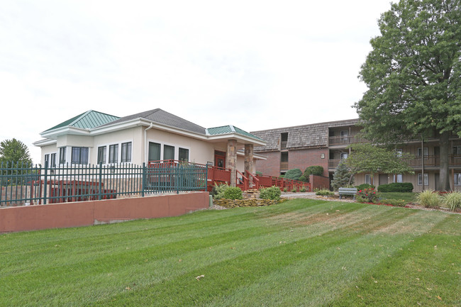 Cedar Ridge Apartments in Topeka, KS - Building Photo - Building Photo