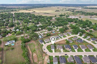 112 Callie St in Smithville, TX - Building Photo - Building Photo