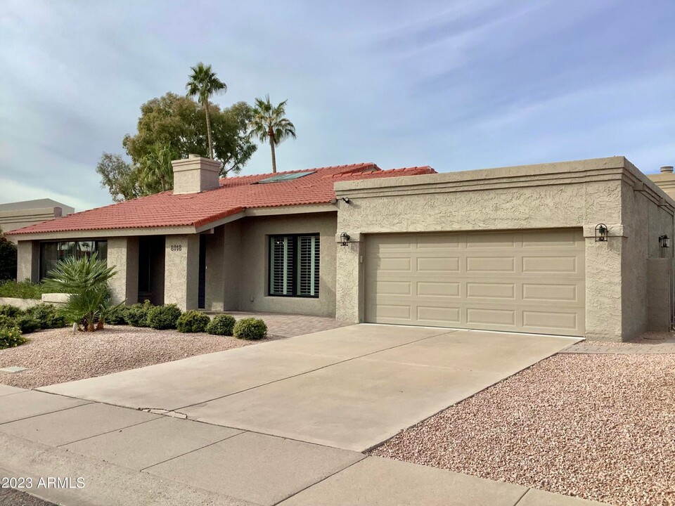 8018 E Via Campo in Scottsdale, AZ - Building Photo