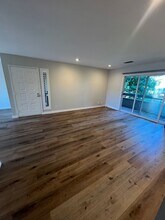 303 Oakwood St in Ventura, CA - Building Photo - Building Photo