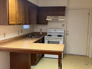 1611 W Elm St in Denison, TX - Building Photo - Building Photo