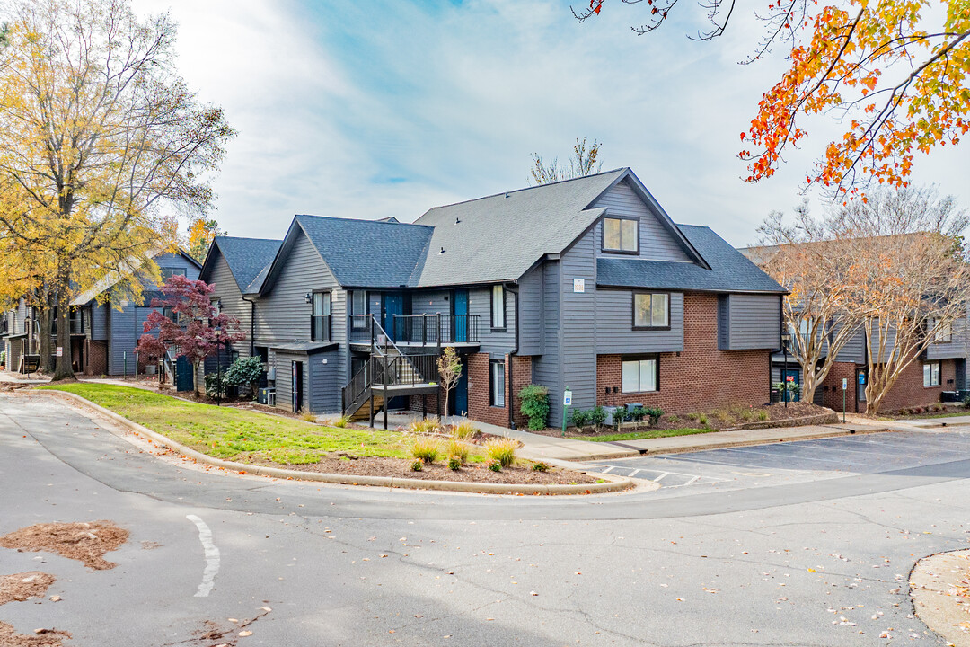 The District North Hills in Raleigh, NC - Foto de edificio