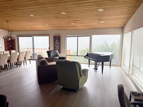 4310 Ocean View Dr in Malibu, CA - Foto de edificio - Building Photo