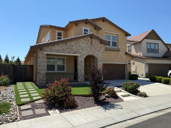 438 Crimson Cir in Vacaville, CA - Building Photo - Building Photo