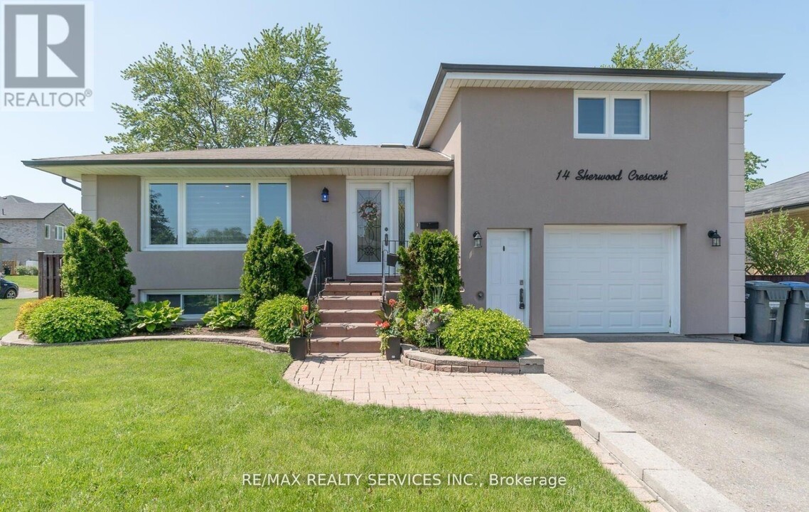 14 Sherwood Crescent in Brampton, ON - Building Photo