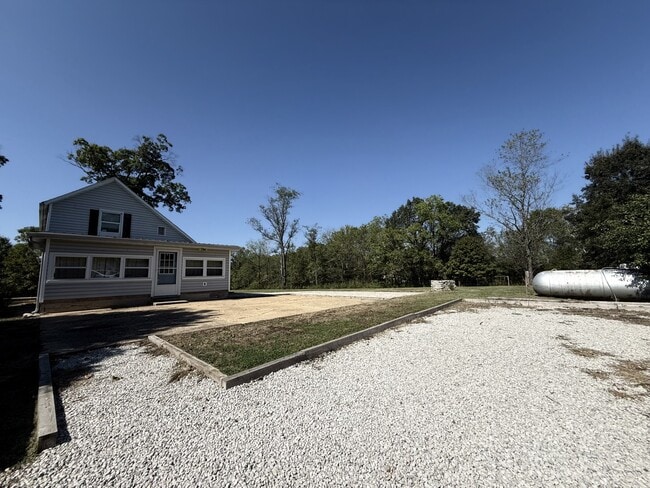 383 Westover Rd in Steelville, MO - Building Photo - Building Photo