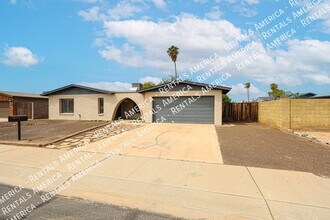 10642 N 47th Dr in Glendale, AZ - Building Photo - Building Photo