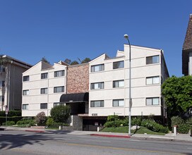 5325 Lindley Ave in Tarzana, CA - Building Photo - Building Photo