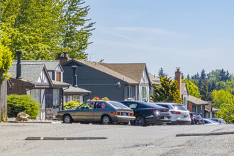 Wedgewood Manor in Seatac, WA - Building Photo - Building Photo